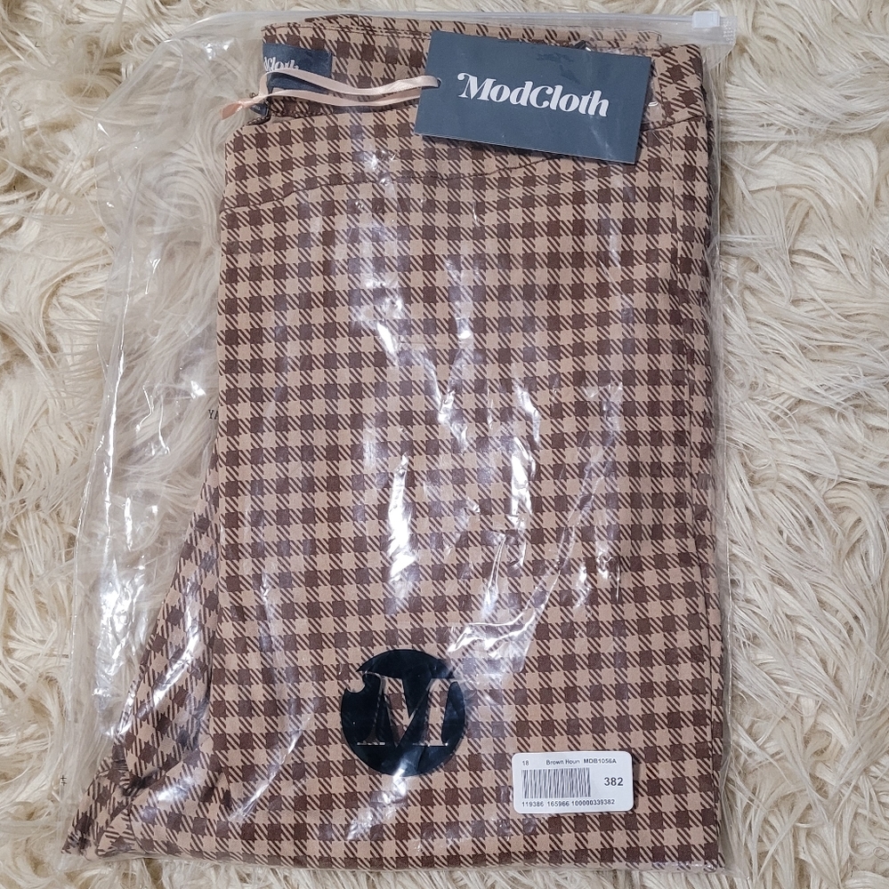 Mod Cloth Houndstooth Pants - Picture 2 of 5